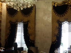 Tirai di Rumah Bos First Travel Ini Harganya Ditaksir Rp 400 Juta