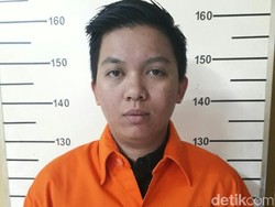 Adik Bos First Travel Dicecar soal Aliran Dana Jemaah Umrah