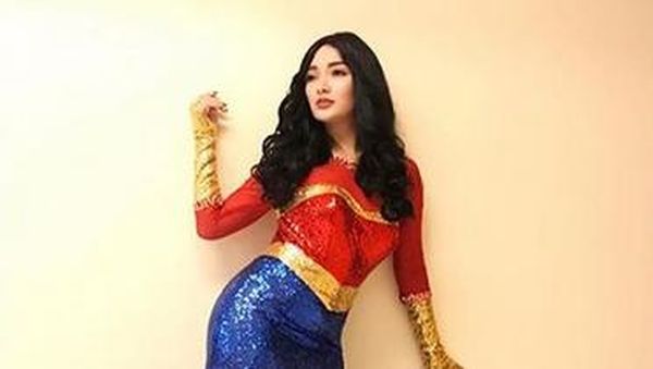 Lekuk Tubuh Zaskia Gotik, Jullie Estelle Makin Cantik Aja