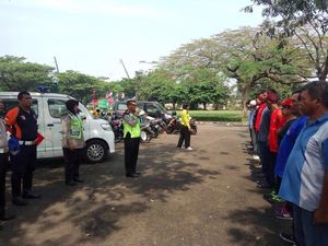 Gaya Supeltas Latihan Atur Lalu Lintas hingga Bela Diri