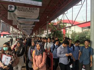 Persaingan Ketat, Sarjana Pun Melamar Lowongan SMA Persaingan Ketat, Sarjana Pun Melamar Lowongan SMA
