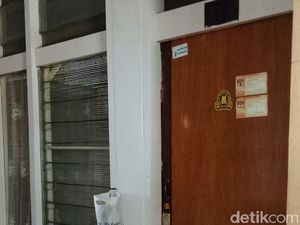 Jangan Salah, Duit Suap Rp 18,9 M Disimpan di Mes Kecil Ini Jangan Salah, Duit Suap Rp 18,9 M Disimpan di Mes Kecil Ini