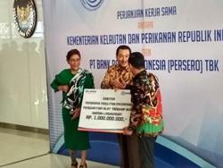Gaya Susi Ledek Nelayan yang Tegang Terima Pinjaman Miliaran Rupiah