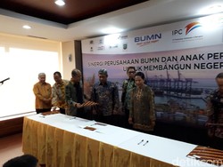 Disaksikan Rini, Pelindo II Gandeng 7 BUMN Garap Sektor Maritim RI