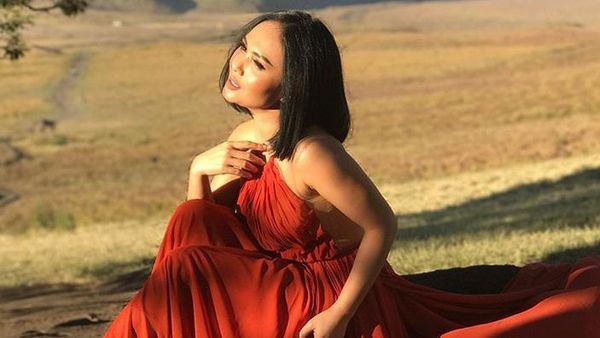 Yuni Shara Tetap Cantik dan Seksi