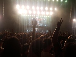 #FooFightersBangkok: Konser Rock dengan Teriakan yang Sesungguhnya