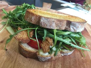 Trik Memadukan Keju, Saus Pesto dan Ayam yang Gurih Renyah