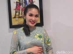 Bentuk Balas Budi Sandra Dewi kepada Sang Suami