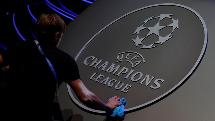 Undian Liga Champions, Trofi Liga Champions Soccer Football - Champions League Group Stage Draw - Monaco - August 24, 2017 General view during the draw REUTERS/Eric Gaillard