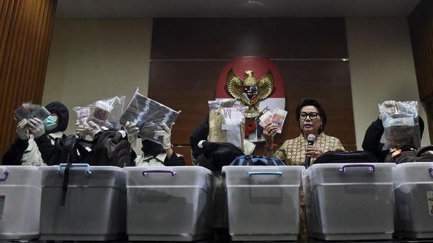 Dirjen Hubla Kerap Layani Investor Asing di Kantor
