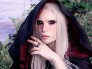 Pria Terobsesi Jadi Peri, Perawatan Rp 68 Juta Tiap Bulan Agar Kulit Pucat