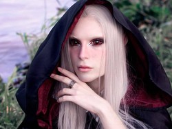 Pria Terobsesi Jadi Peri, Perawatan Rp 68 Juta Tiap Bulan Agar Kulit Pucat