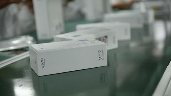 Mengintip Proses Pembuatan Ponsel Vivo