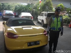 Porsche Kuning Blokiran Jadi Bahasan DPR Saat Rapat dengan KPK