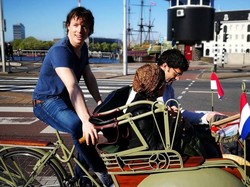 Bule Ganteng Bawa Becak dari Yogya, Narik Penumpang di Belanda