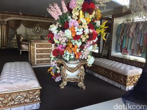 Foto: Begini Suasana Butik Bos First Travel Setelah Digaris Polisi