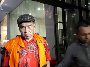 2 Tersangka Suap Dirjen Hubla Kemenhub Ditahan Terpisah 2 Tersangka Suap Dirjen Hubla Kemenhub Ditahan Terpisah