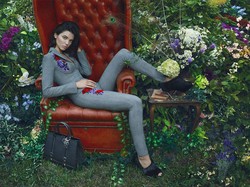 Kalahkan Gisele Bundchen, Kendall Jenner Model dengan Bayaran Tertinggi 2017