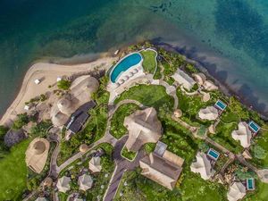 Sensasi Kemping Mewah Tepi Pantai di Bali