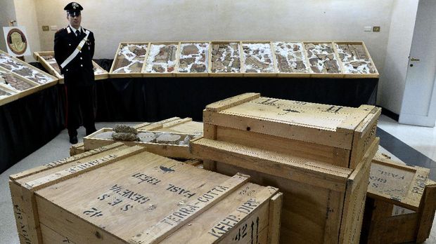 Pengiriman melalui pak mesti memikirkan cara untuk tidak membuat benda bersejarah rusak saat dikirim.