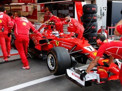 Raikkonen Catat Waktu Tercepat, Hamilton Membayangi