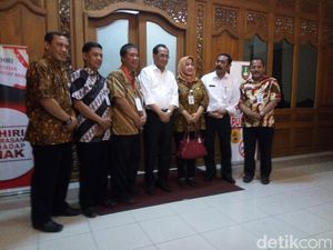 Ke Solo, Menhub Bahas Perkembangan Kereta Bandara Adi Soemarmo