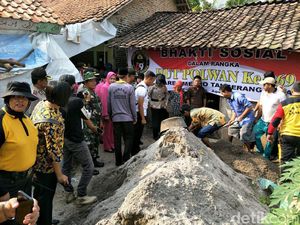 Polisi Bedah Rumah Penjual Sapu Keliling di Tangerang
