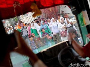 Foto: Yuuk Intip Nikah Massal di PKB Mantu