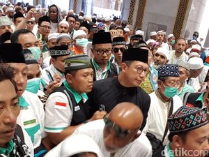 Jumat di Masjidil Haram, Menag Desak-desakan sampai Keringetan Jumat di Masjidil Haram, Menag Desak-desakan sampai Keringetan