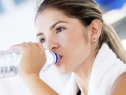 Mengapa Minum dari Botol Plastik Bisa Bahayakan Kesehatan? Ini 7 Alasannya!