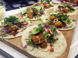 Uniknya Fried Chicken Taco dengan Salsa, Chipotle Mayo dan Chicken Pop Bites