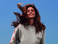 Promosi Jeans, Cindy Crawford Seksi Berpose Topless