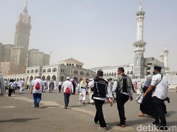 Duh Terjun Bebas Kok di Masjidil Haram