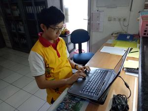 Meski Tunarungu dan Tunawicara, Guru Muda ini Terus Berkarya Meski Tunarungu dan Tunawicara, Guru Muda ini Terus Berkarya