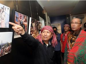 Melihat Danau Toba lewat Buku Fotografi