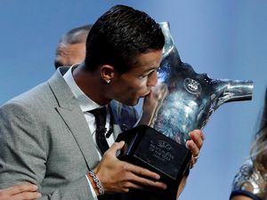 Ronaldo Pemain Terbaik UEFA 2016/2017 Ronaldo Pemain Terbaik UEFA 2016/2017