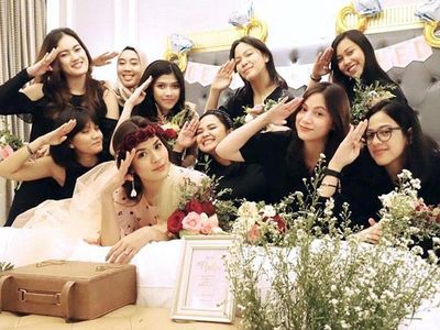 Momen Bahagia Bridal Shower Raisa, Senyum Manis Aurelie Moeremans