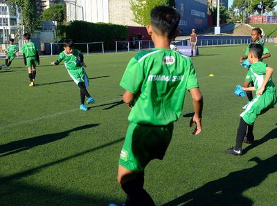 10 Pemain Muda Indonesia Berlatih Teknik di FCBEscola Barcelona