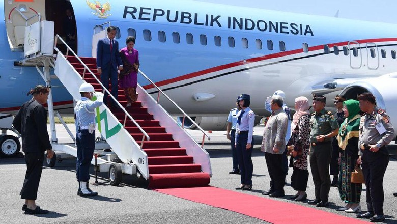 Jelang Karnaval Kemerdekaan, Jokowi Tiba di Bandara Bandung