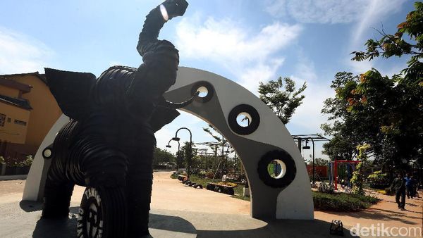 Fasilitas Taman di Kota Tangerang Dibangun Dari Ban Bekas