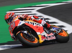 Kalahkan Rossi, Marquez Rebut Pole di Silverstone