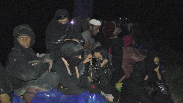 Ribuan Warga Rohingya Terjebak di Perbatasan