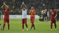 Kapten timnas di laga ini, Evan Dimas, menyampaikan permohonan maaf tim karena belum mampu membawa pulang emas cabang sepakbola. Foto: Wahyu Putro A/Antara Foto