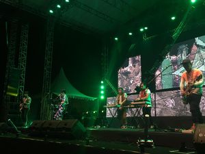 Stars & Rabbit x Bottlesmoker Maniskan Malam di Sound of Tri Stars & Rabbit x Bottlesmoker Maniskan Malam di Sound of Tri