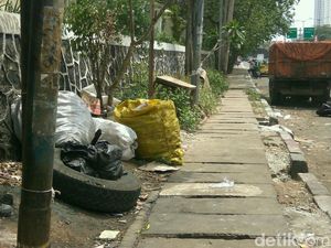 Disorot New York Times, Begini Ragam Kondisi Trotoar di Jakarta