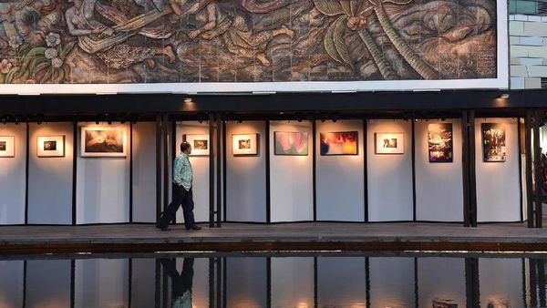 Pameran Foto Instalasi Tangan-Tangan Renta Lurik Indonesia