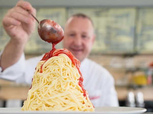Siang Ini Enaknya Ngemil 10 Es Krim Unik Berbentuk Spaghetti Hingga Bunga Mawar