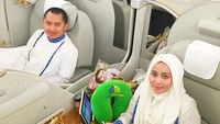 Foto: 7 Gaya Bos First Travel Naik Pesawat First Class