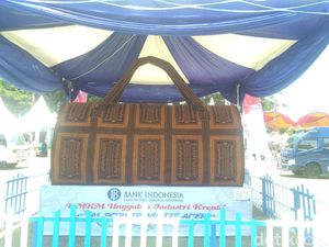 Tas Raksasa Ini Cuma Ada di Aceh Tas Raksasa Ini Cuma Ada di Aceh
