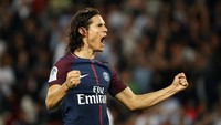 Cavani kembali mencatatkan namanya di papan skor pada menit ke-89 untuk memantapkan kemenangan PSG. Foto: Gonzalo Fuentes/Reuters